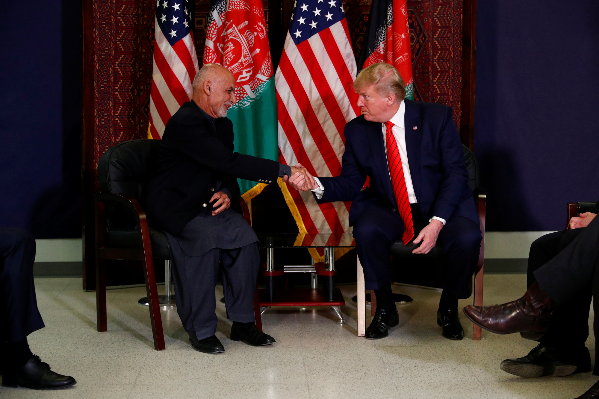 Ông Trump đến Afghanistan, có động thái bất ngờ về Taliban - Ảnh 10.