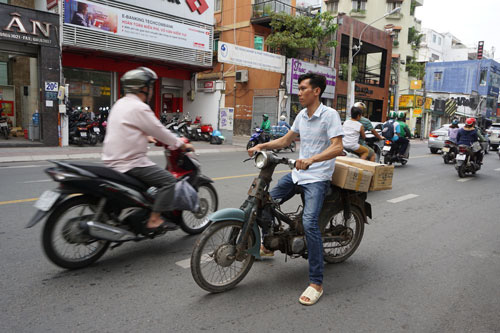 Chưa có cách xử lý xe máy quá đát - Ảnh 1.