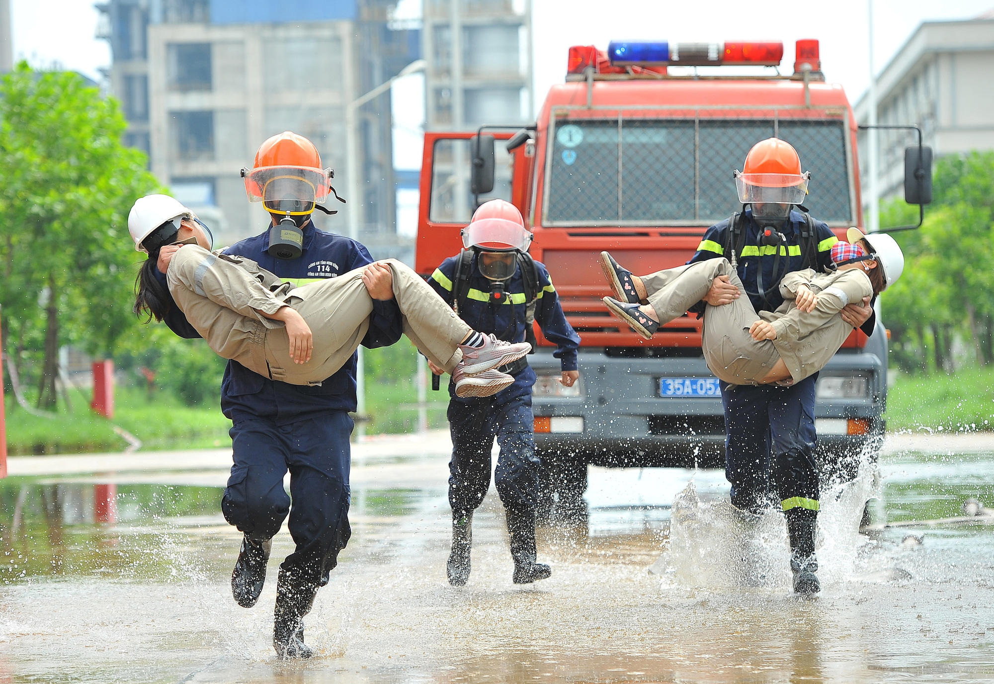 Cuộc thi ảnh “Nét đẹp lao động” 2019-2020: Giữ mãi lửa nghề - Ảnh 4.