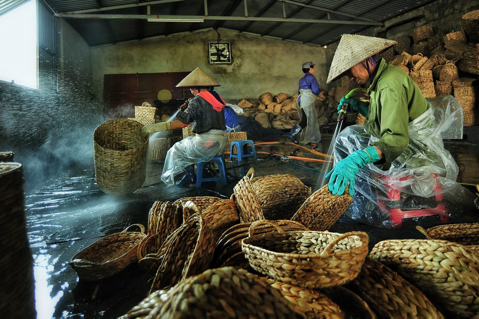 Cuộc thi ảnh “Nét đẹp lao động” 2019-2020: Giữ mãi lửa nghề - Ảnh 1.