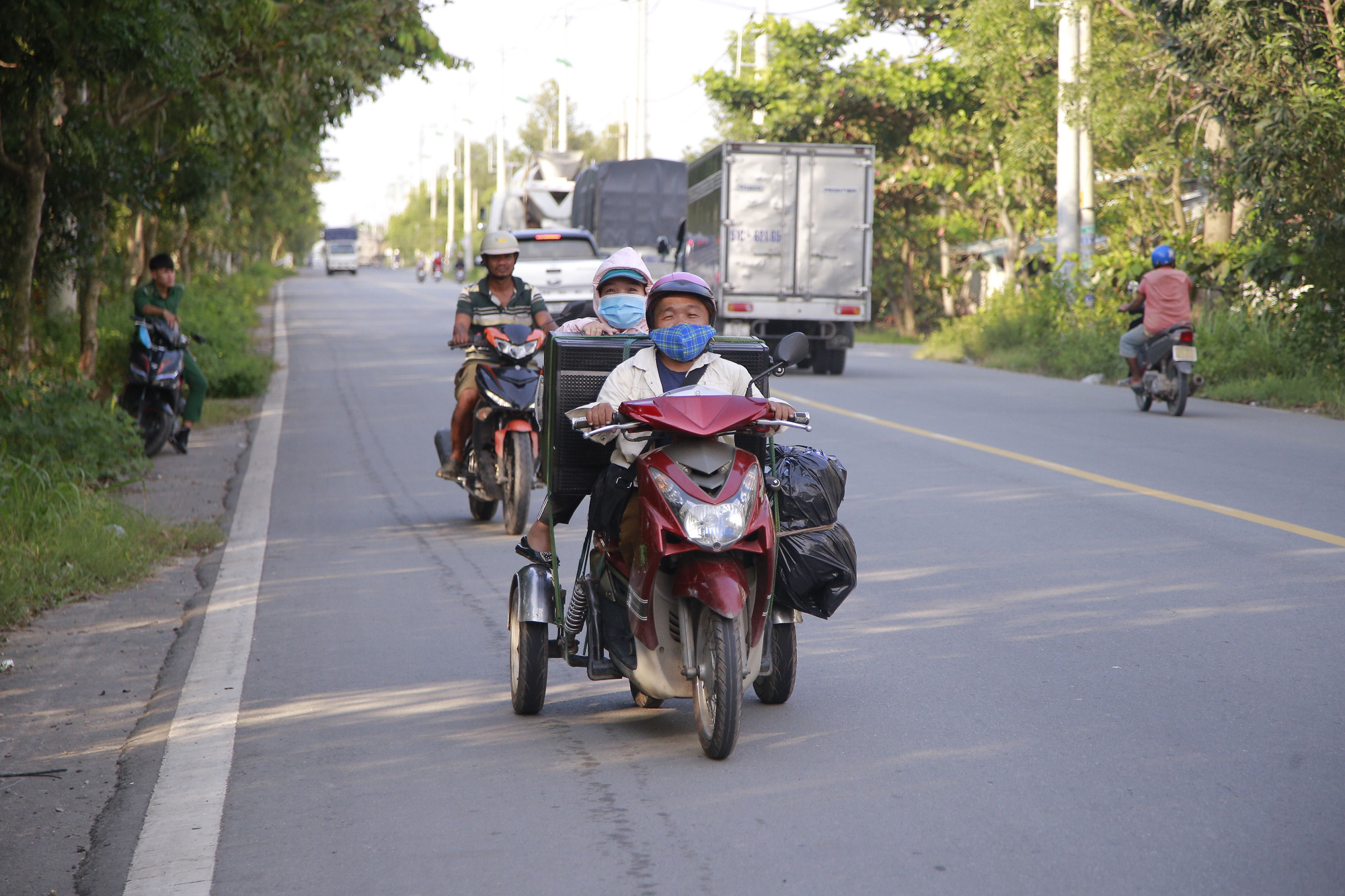 Xúc động với nghị lực của Mẹ Tí Hon - Ảnh 7.