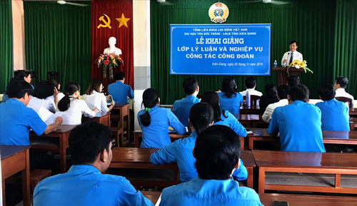 Kiên Giang: Cán bộ Công đoàn học kỹ năng ứng xử - Ảnh 1.