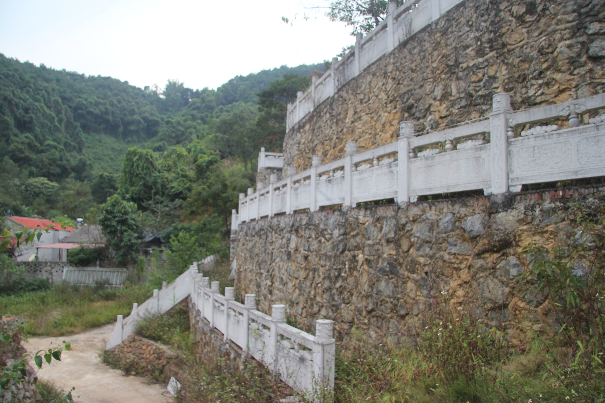 Cận cảnh công trình bí mật trên núi ở Lạng Sơn nghi là phim trường của nhóm người Trung Quốc - Ảnh 22.
