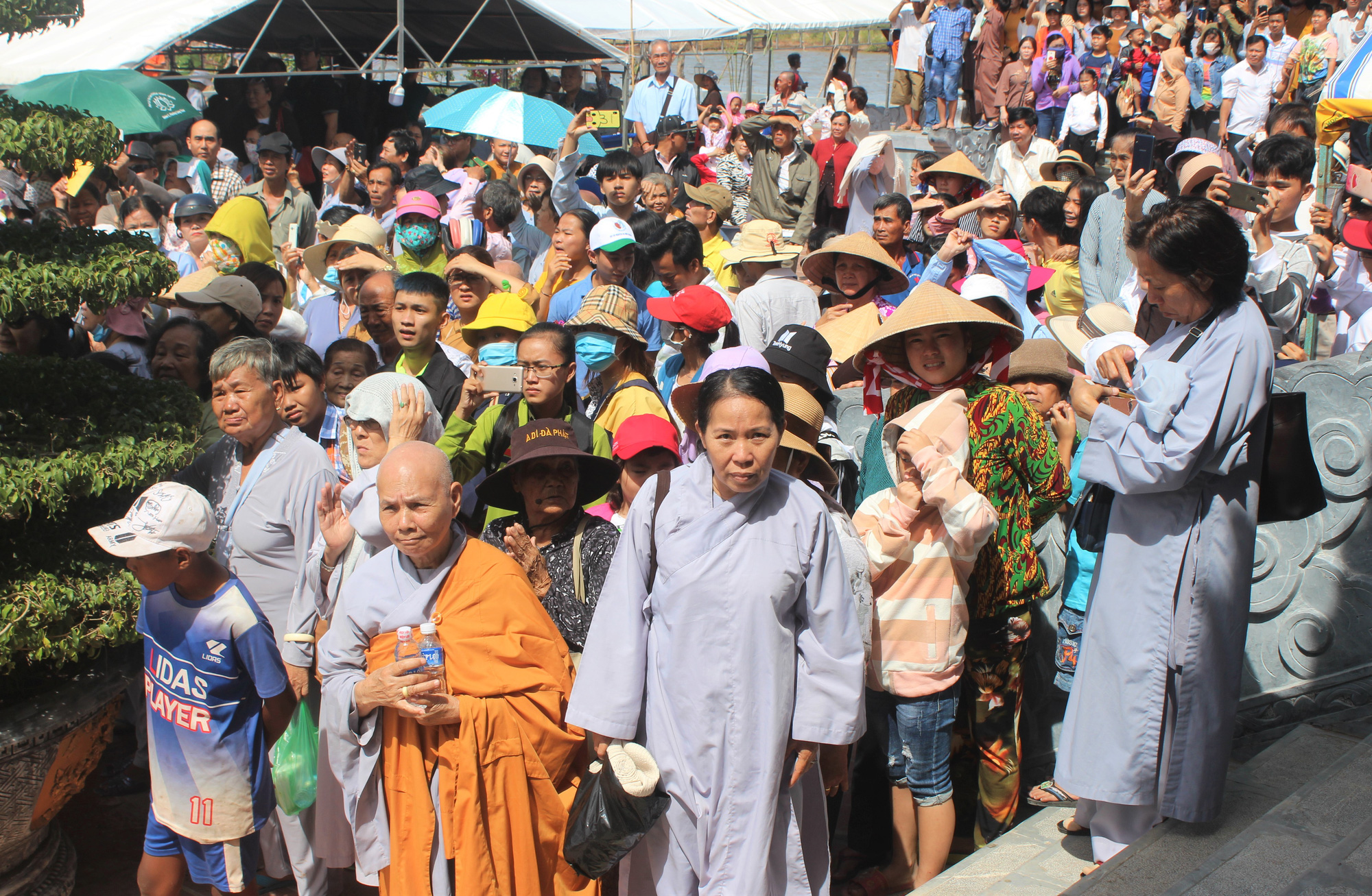 Hàng ngàn người đội nắng dự khánh thành Thiền viện Trúc Lâm Bạc Liêu - Ảnh 6.