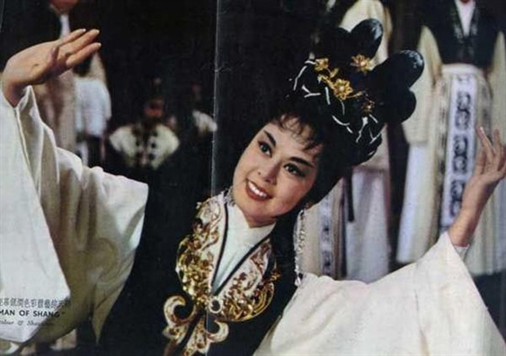 Nhan sắc trên phim - đời thực của các phiên bản Đát Kỷ - Ảnh 13.