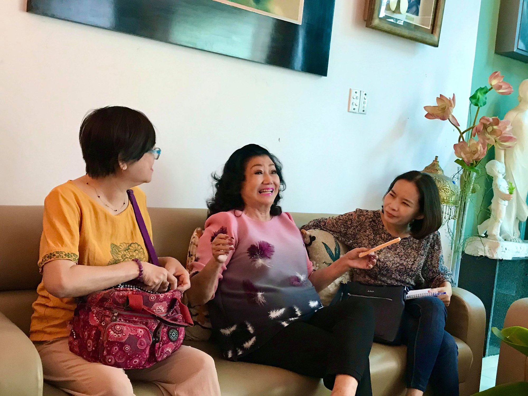 NSND Kim Cương Dù thế nào cũng phải lo cái tết nghệ sĩ đằm ấm - Ảnh 2. NSND Kim Cương Dù thế nào cũng phải lo cái tết nghệ sĩ đằm ấm - Ảnh 2.