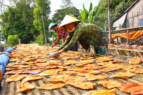 Làng nghề miền Tây hối hả đón Tết - Ảnh 1.