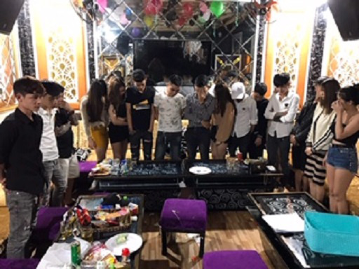 Quảng Nam: Đột kích karaoke LUXURY, phát hiện 58 nam nữ phê ma túy - Ảnh 3.