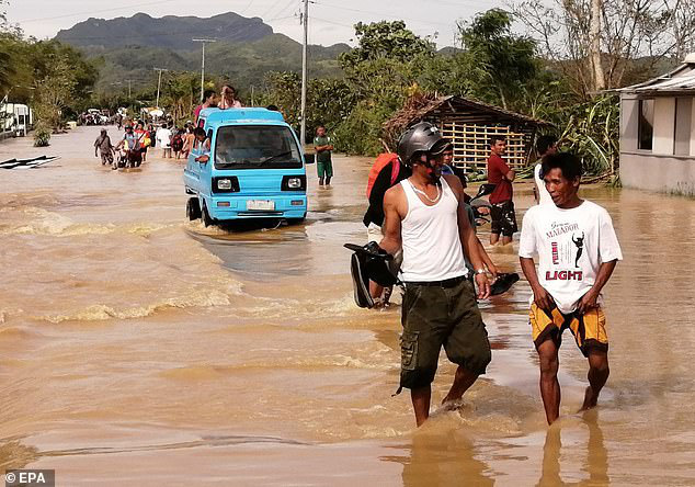 Làm 16 người chết ở Philippines, bão Phanfone hướng đến Việt Nam - Ảnh 3.