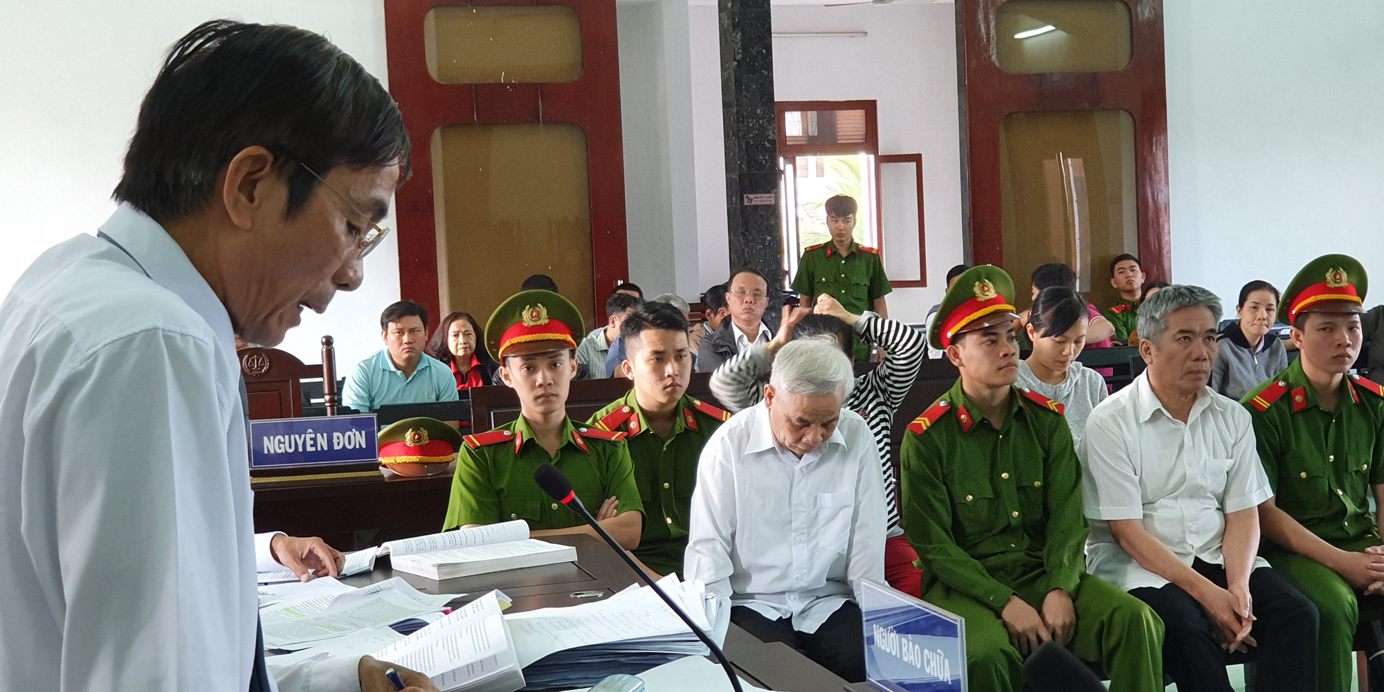 Cựu chánh án Phú Yên đối diện mức án 15 năm 6 tháng - 16 năm tù về tội tham ô - Ảnh 3.