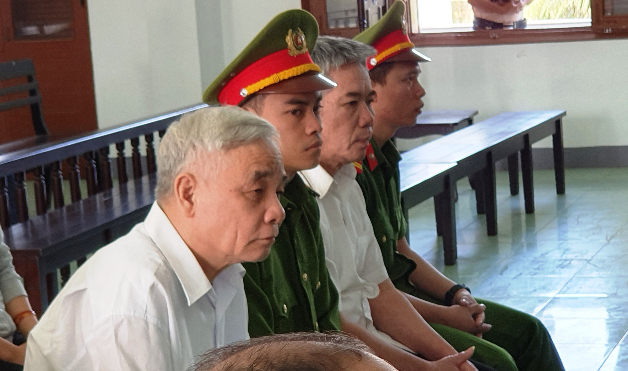 Cựu chánh án Phú Yên đối diện mức án 15 năm 6 tháng - 16 năm tù về tội tham ô - Ảnh 4.
