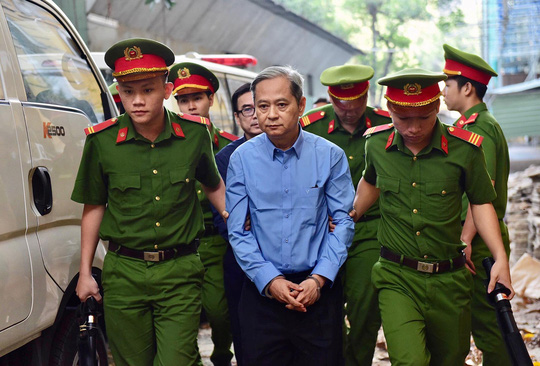 Nguyên Phó chủ tịch UBND TP HCM  Nguyễn Hữu Tín lãnh 7 năm tù - Ảnh 1.