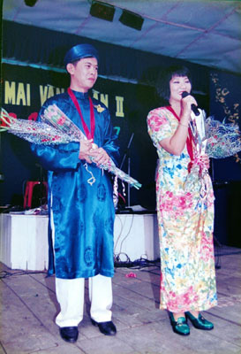 Giải Mai Vàng 25 năm: Niềm hạnh phúc của ca sĩ Cẩm Vân - Ảnh 2.