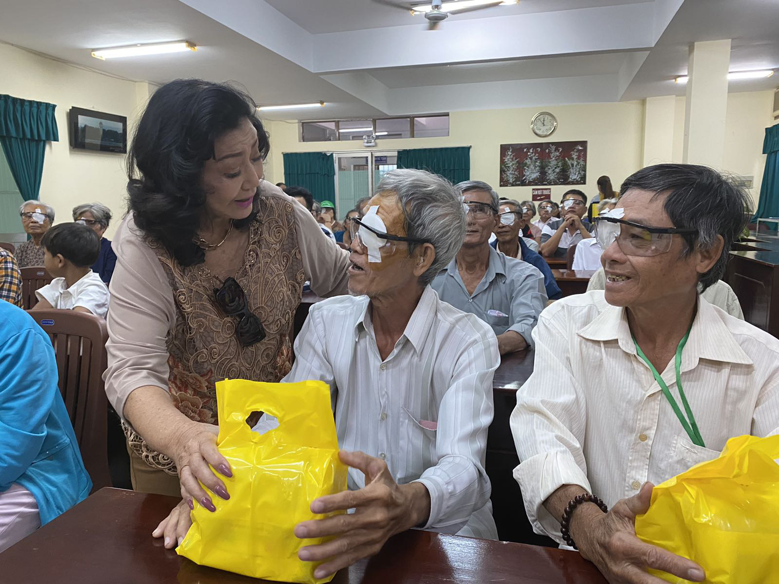 NSND Kim Cương tiếp tục chương trình Nghệ sĩ tri âm” - Ảnh 2. NSND Kim Cương tiếp tục chương trình Nghệ sĩ tri âm” - Ảnh 2.