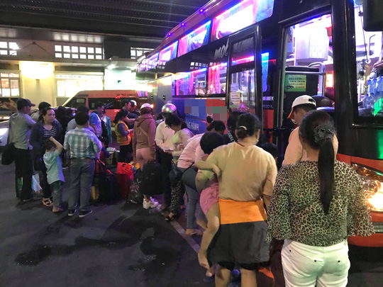 Kẹt xe cầu Mỹ Thuận gây khốn khổ cho khách ở... bến xe Cần Thơ - Ảnh 5.