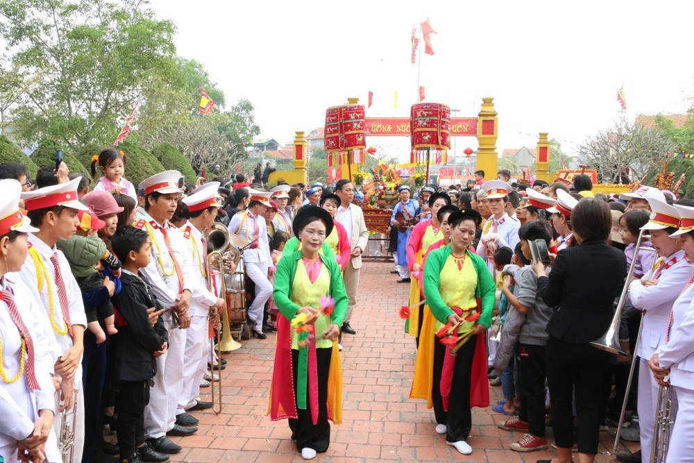 Độc đáo nghi lễ rước “cụ sống” ở Quảng Ninh - Ảnh 3.
