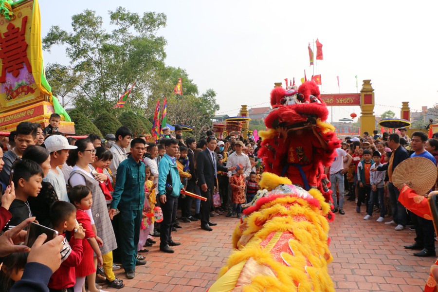 Độc đáo nghi lễ rước “cụ sống” ở Quảng Ninh - Ảnh 4.