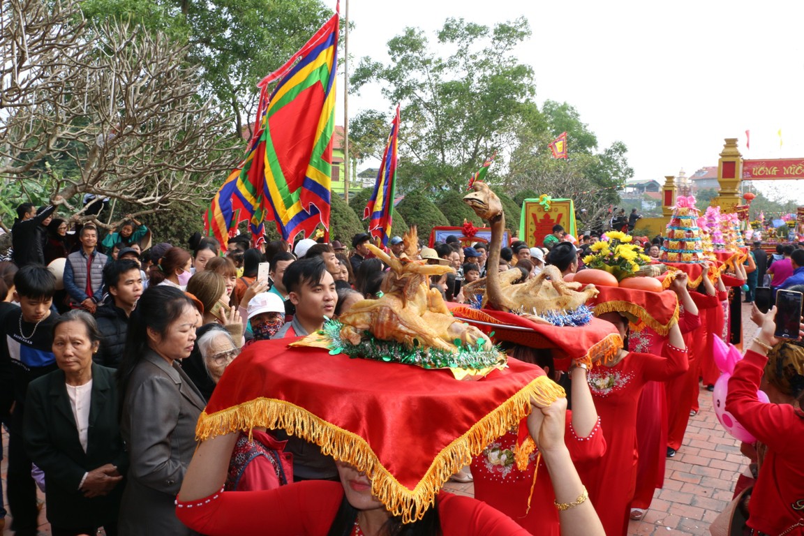 Độc đáo nghi lễ rước “cụ sống” ở Quảng Ninh - Ảnh 9.