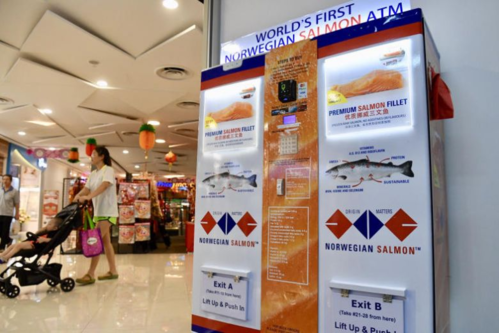 Singapore có ATM cá hồi đầu tiên thế giới - Ảnh 1.