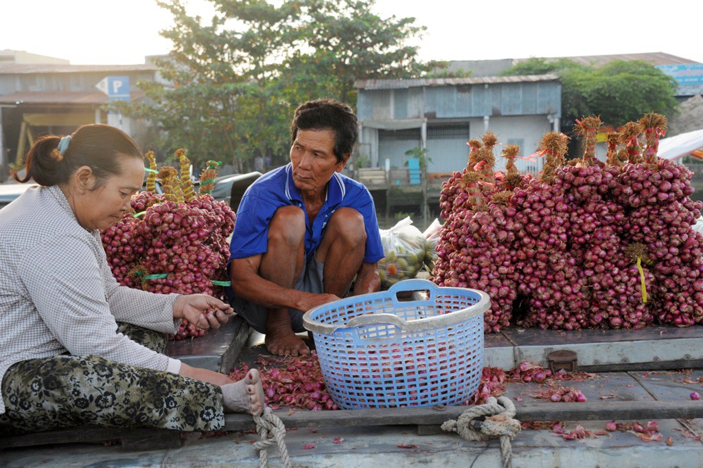 Chợ nổi lớn nhất miền Tây tấp nập nông sản những ngày giáp Tết  - Ảnh 19.