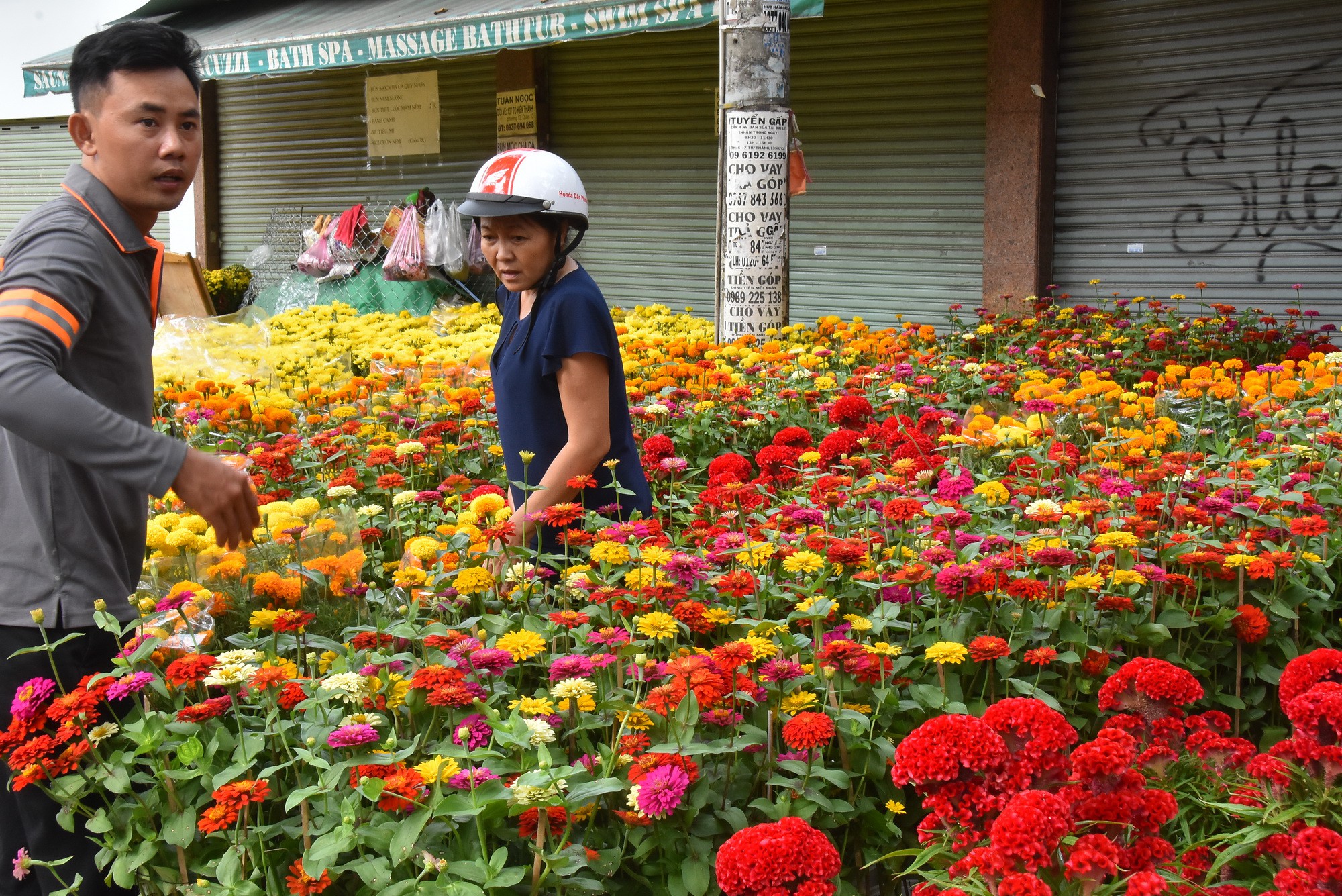 Ngược dòng mang xuân về TP HCM - Ảnh 12.