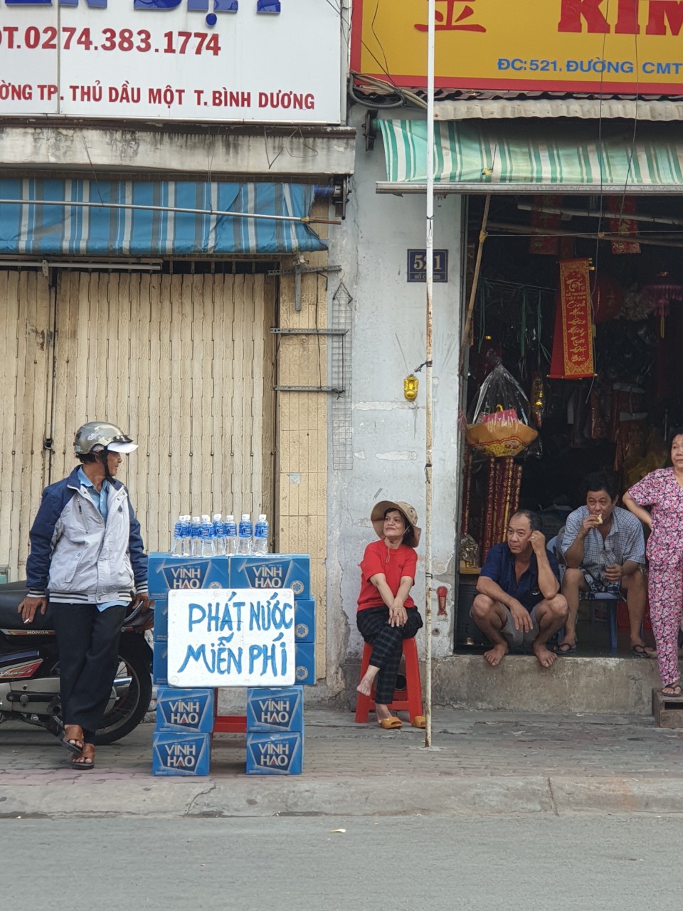 Rước kiệu Bà ở Bình Dương: Mỹ nhân đầy phố, Tề Thiên nhảy tưng bừng - Ảnh 16.