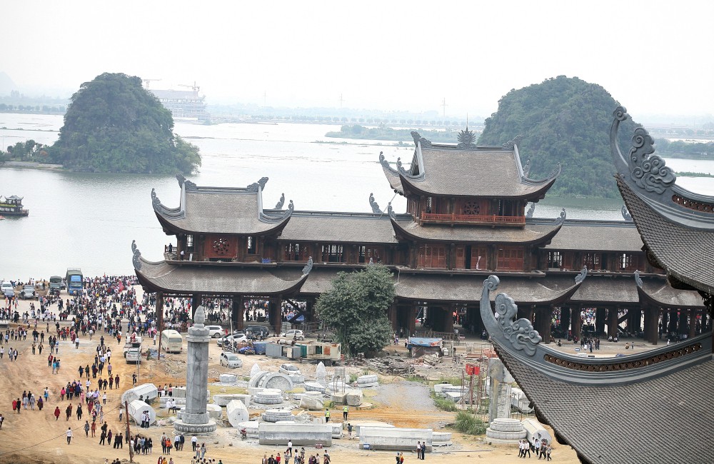 Cận cảnh ngôi chùa lớn nhất thế giới ở vịnh Hạ Long trên cạn - Ảnh 2.