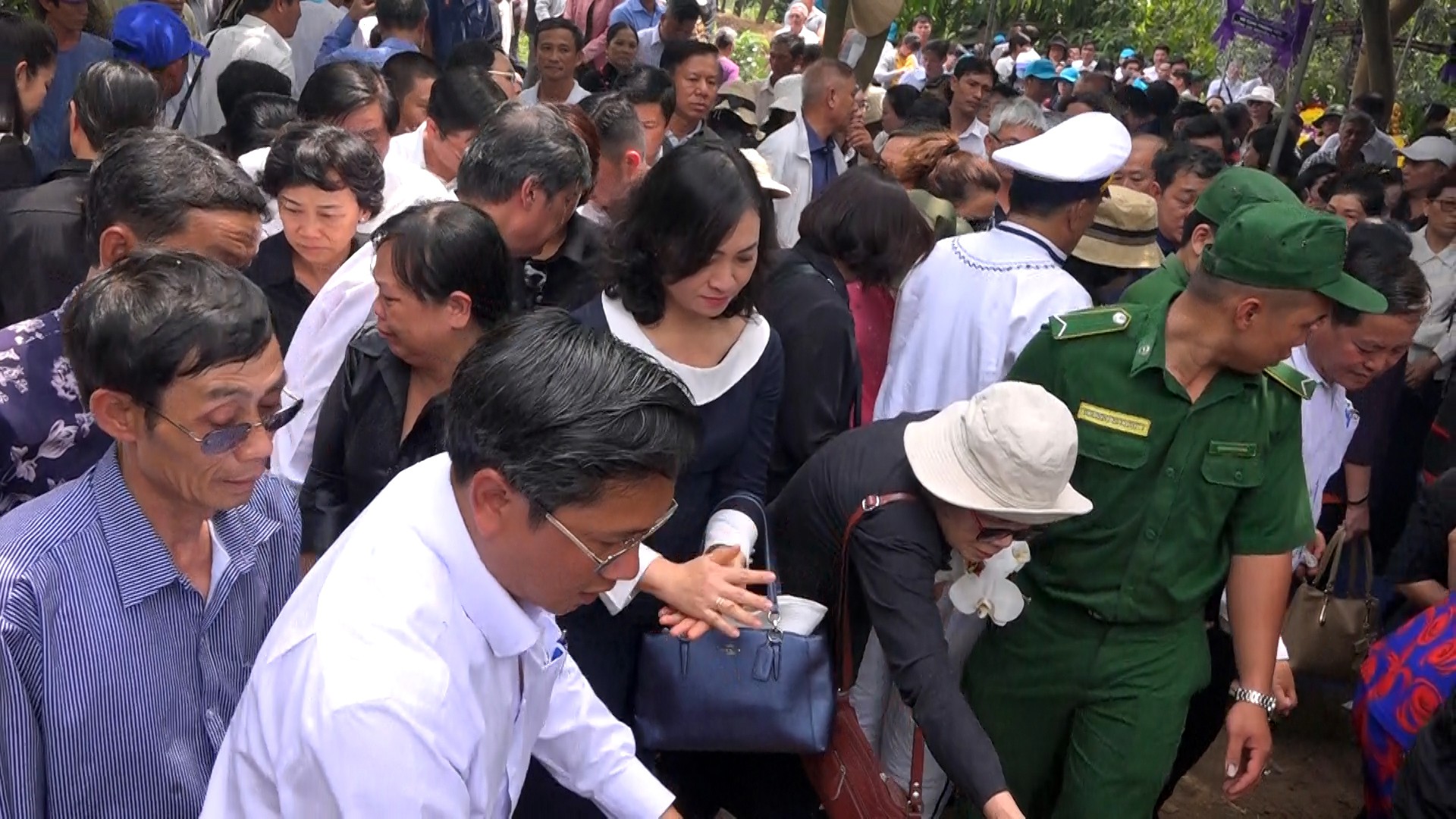 Phó Chủ tịch UBND TP HCM Nguyễn Thị Thu đã yên nghỉ nơi quê nhà - Ảnh 6.