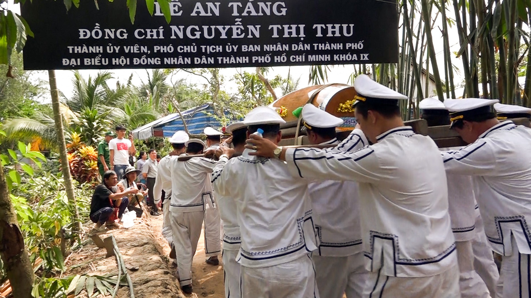 Phó Chủ tịch UBND TP HCM Nguyễn Thị Thu đã yên nghỉ nơi quê nhà - Ảnh 21.