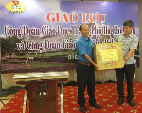 Hỗ trợ giáo viên, học sinh vùng sâu vùng xa - Ảnh 1.