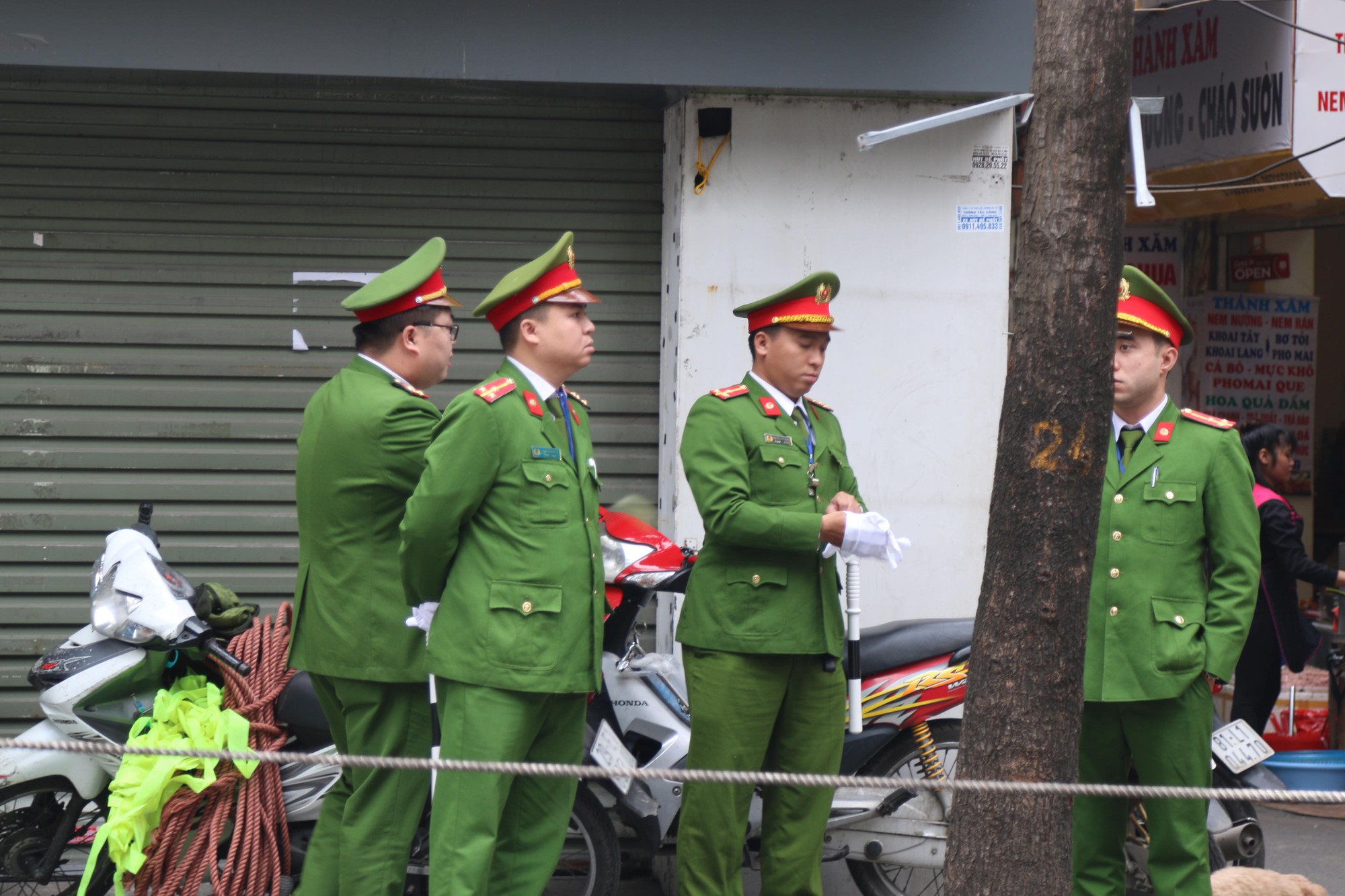 Thượng đỉnh Mỹ-Triều: Thắt chặt an ninh ở phố cổ Hàng Bông - Ảnh 9.