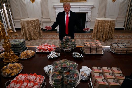 Tổng thống Donald Trump mê thức ăn nhanh và ít tập thể dục - Ảnh 1.