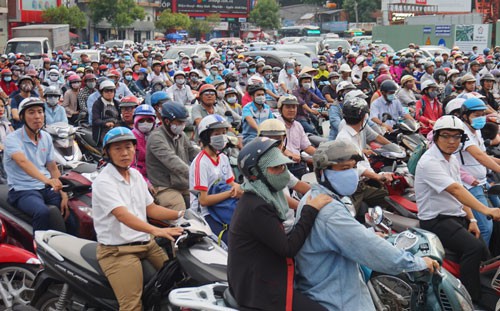 GIẢI TỎA ÁP LỰC CHO GIAO THÔNG TP HCM (*): Phải đồng bộ các giải pháp - Ảnh 1.