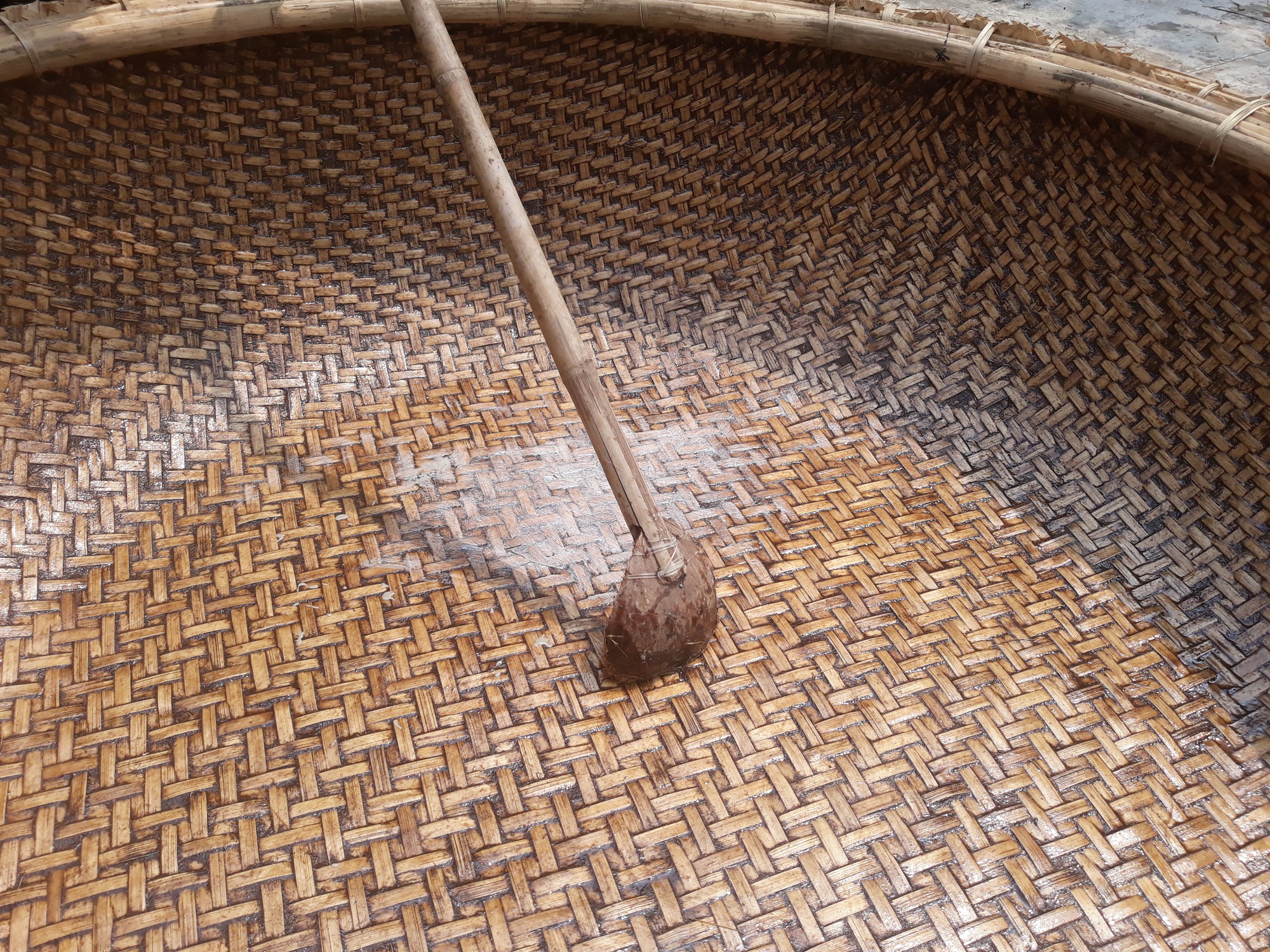 Kỳ công nghề đan thuyền thúng ở xứ Quảng - Ảnh 14.