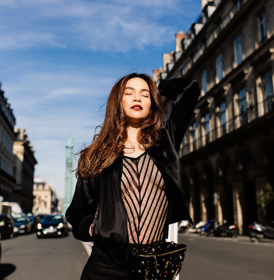 Hồ Ngọc Hà gợi cảm giữa Paris fashion week - Ảnh 1.