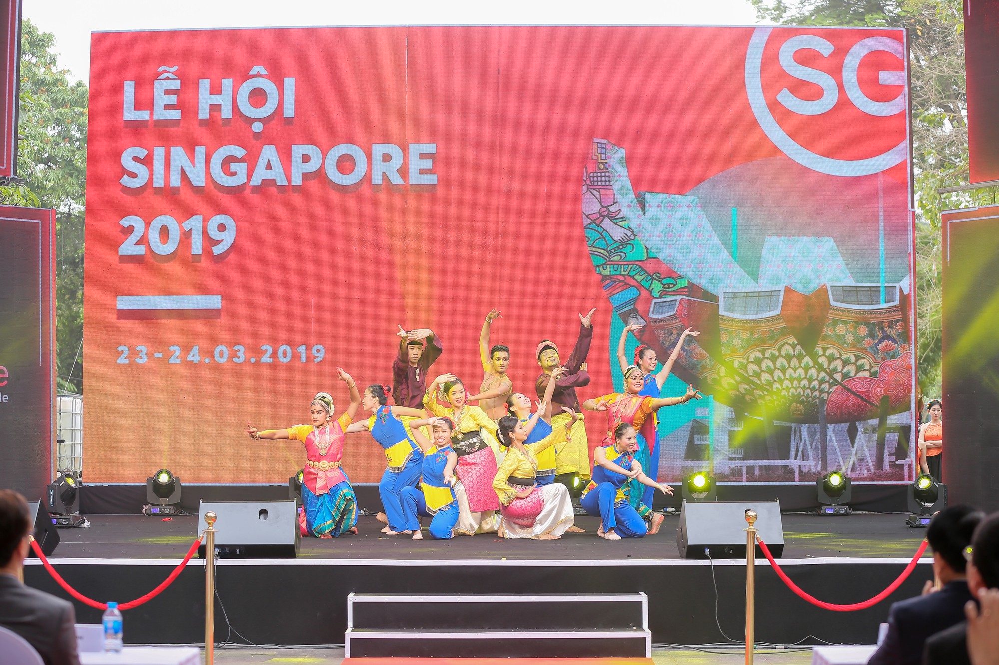 Rực rỡ Lễ hội Singapore 2019 tại phố đi bộ hồ Hoàn Kiếm - Ảnh 14.