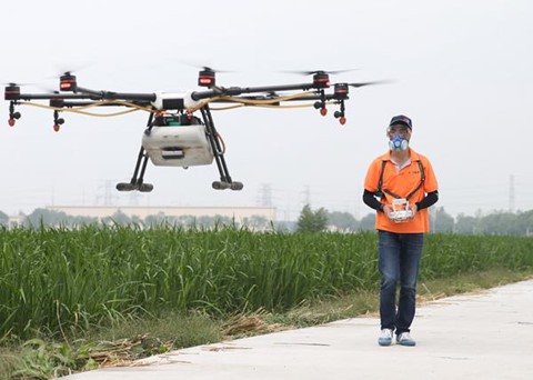 Phi công lái drone - nghề hot nhất ở nông thôn Trung Quốc - Ảnh 3.