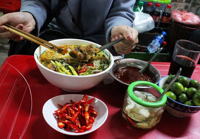 Quán bún cá Sâm cây si hơn 20 năm ghi điểm - Ảnh 3. Quán bún cá Sâm cây si hơn 20 năm ghi điểm - Ảnh 3.