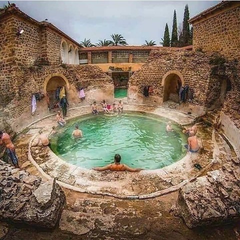 Nhà tắm 2.000 năm tuổi từ thời La Mã cổ đại vẫn hoạt động - Ảnh 2.
