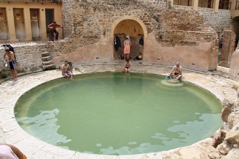 Nhà tắm 2.000 năm tuổi từ thời La Mã cổ đại vẫn hoạt động - Ảnh 6.