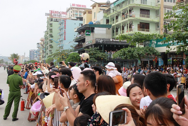 Mãn nhãn lễ hội Carnival đường phố lần đầu tiên xuất hiện tại Sầm Sơn - Ảnh 15.