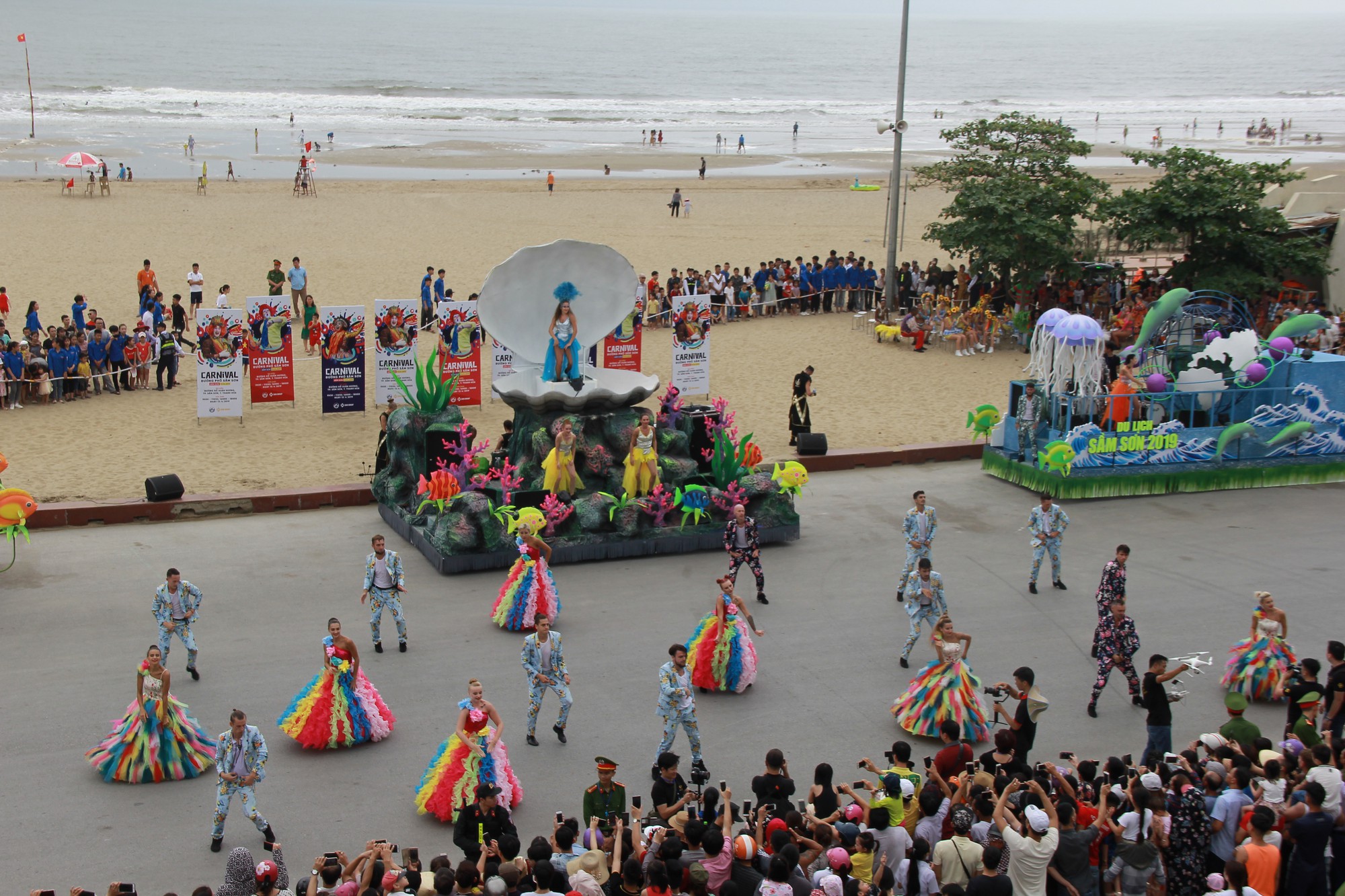 Mãn nhãn lễ hội Carnival đường phố lần đầu tiên xuất hiện tại Sầm Sơn - Ảnh 11.