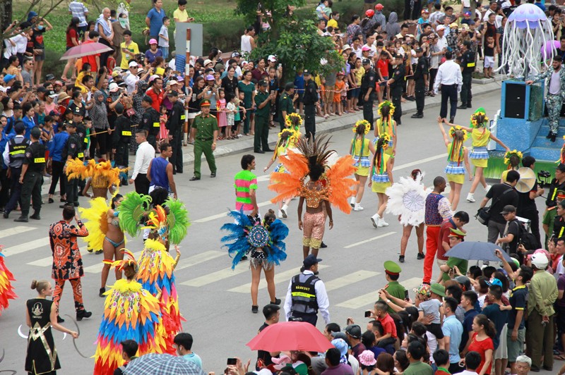 Mãn nhãn lễ hội Carnival đường phố lần đầu tiên xuất hiện tại Sầm Sơn - Ảnh 1.