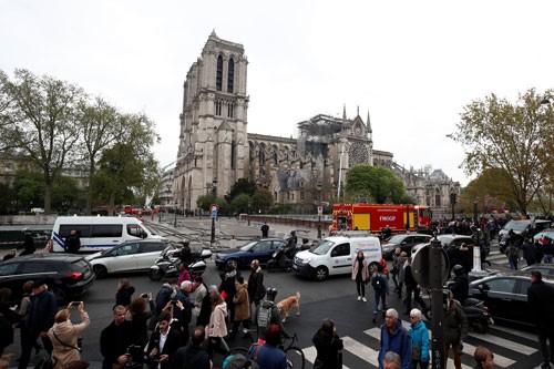 Cháy nhà thờ Đức Bà Paris: Nỗi đau khôn nguôi - Ảnh 1.