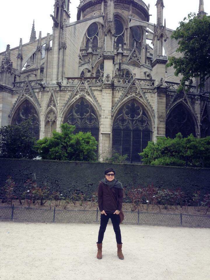 Nghệ sĩ bàng hoàng trước ngọn lửa bùng lên từ Nhà thờ Đức Bà Paris - Ảnh 6. Nghệ sĩ bàng hoàng trước ngọn lửa bùng lên từ Nhà thờ Đức Bà Paris - Ảnh 6.