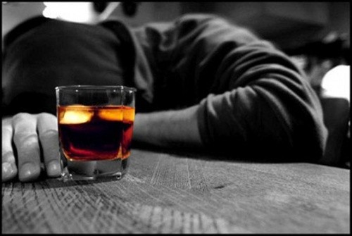 Uống rượu làm tăng 35% nguy cơ đột quỵ - Ảnh 1.