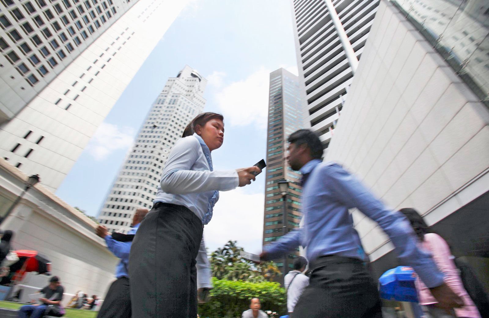 C&aacute;c mạng x&atilde; hội lo ngại trước luật chống tin giả mới của Singapore - Ảnh 1.