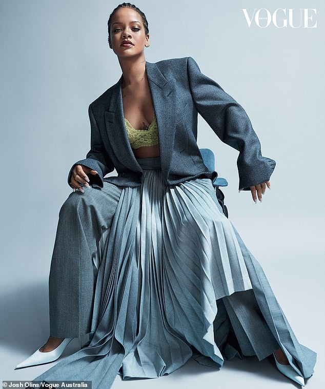 Rihanna đầy quyền lực trên tạp chí Vogue - Ảnh 3.