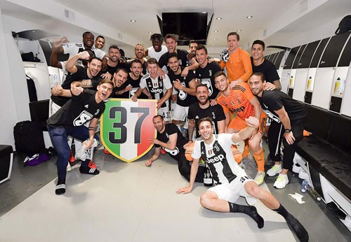 Juventus giương cúp vô địch Serie A lần thứ 37 - Ảnh 1.
