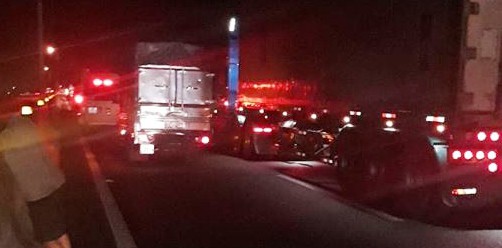 Đường cao tốc TP HCM - Trung Lương tê liệt thâu đêm - Ảnh 2.
